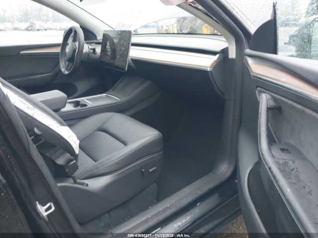 2025 TESLA MODEL Y 7SAYGDED3SF236893 Photo 4