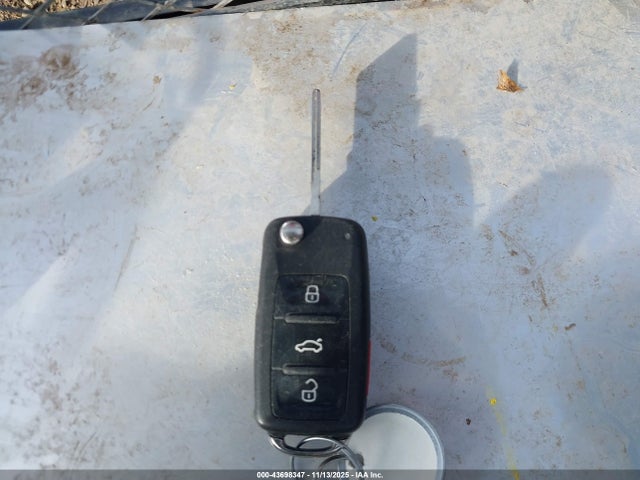43698347 :رقم المزاد ، 3VWL17AJ3GM222837 vin ، 2016 Volkswagen Jetta 1.8t Sel مزاد بيع