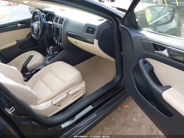 43698347 :رقم المزاد ، 3VWL17AJ3GM222837 vin ، 2016 Volkswagen Jetta 1.8t Sel مزاد بيع