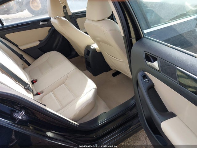 43698347 :رقم المزاد ، 3VWL17AJ3GM222837 vin ، 2016 Volkswagen Jetta 1.8t Sel مزاد بيع