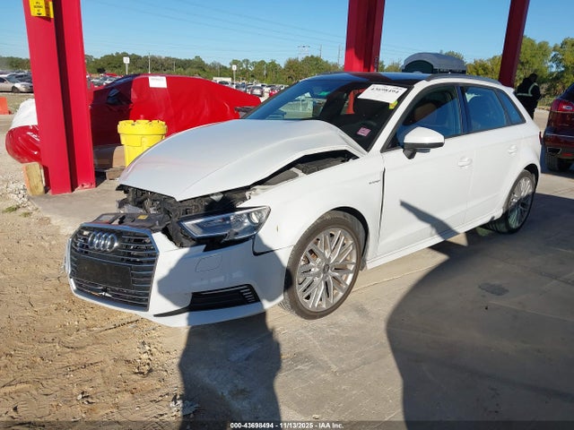 2018 AUDI A3 E-TRON WAUUPBFF5JA055153 Photo 1