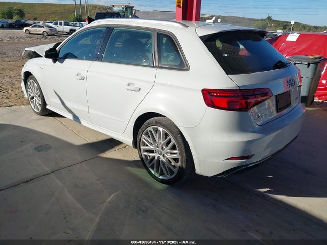 2018 AUDI A3 E-TRON WAUUPBFF5JA055153 Photo 2