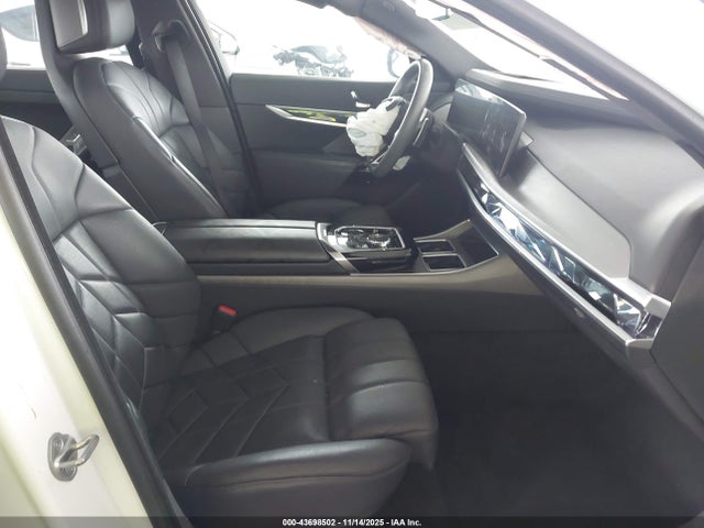 2023 BMW 740 WBA23EH01PCL47313 Photo 4