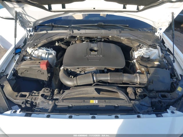 2017 JAGUAR XE SAJAD4BG6HA969173 Photo 9