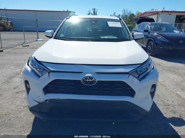 2021 Toyota Rav4 Xle მანქანა იყიდება აუქციონზე, vin: 2T3W1RFV2MC163587, აუქციონის ნომერი: 43698696