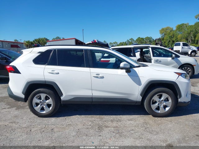 2021 Toyota Rav4 Xle მანქანა იყიდება აუქციონზე, vin: 2T3W1RFV2MC163587, აუქციონის ნომერი: 43698696