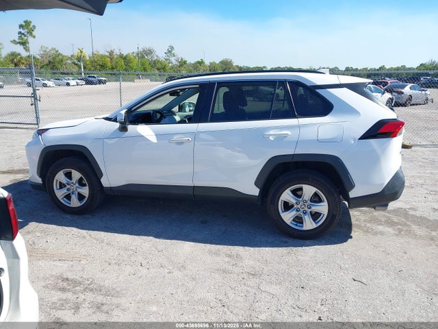 2021 Toyota Rav4 Xle მანქანა იყიდება აუქციონზე, vin: 2T3W1RFV2MC163587, აუქციონის ნომერი: 43698696