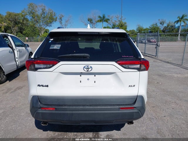 2021 Toyota Rav4 Xle მანქანა იყიდება აუქციონზე, vin: 2T3W1RFV2MC163587, აუქციონის ნომერი: 43698696