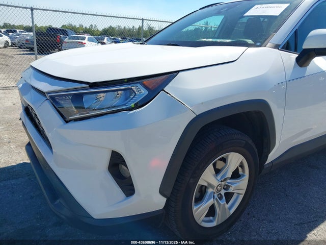 2021 Toyota Rav4 Xle მანქანა იყიდება აუქციონზე, vin: 2T3W1RFV2MC163587, აუქციონის ნომერი: 43698696