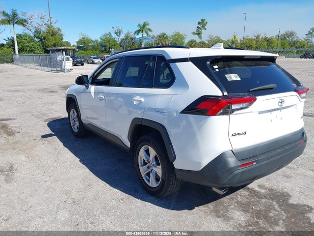 2021 Toyota Rav4 Xle მანქანა იყიდება აუქციონზე, vin: 2T3W1RFV2MC163587, აუქციონის ნომერი: 43698696