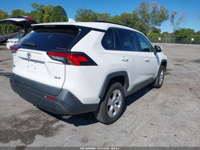 2021 Toyota Rav4 Xle მანქანა იყიდება აუქციონზე, vin: 2T3W1RFV2MC163587, აუქციონის ნომერი: 43698696