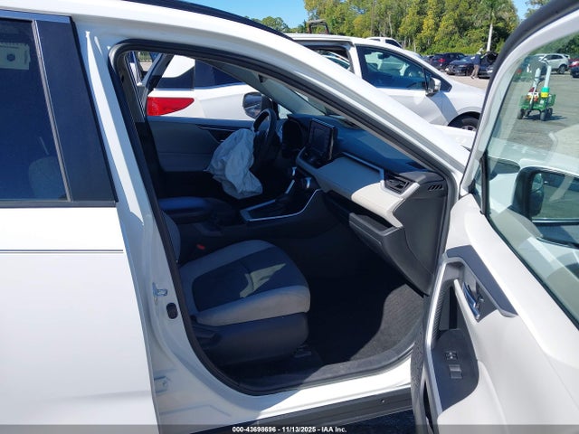 2021 Toyota Rav4 Xle მანქანა იყიდება აუქციონზე, vin: 2T3W1RFV2MC163587, აუქციონის ნომერი: 43698696