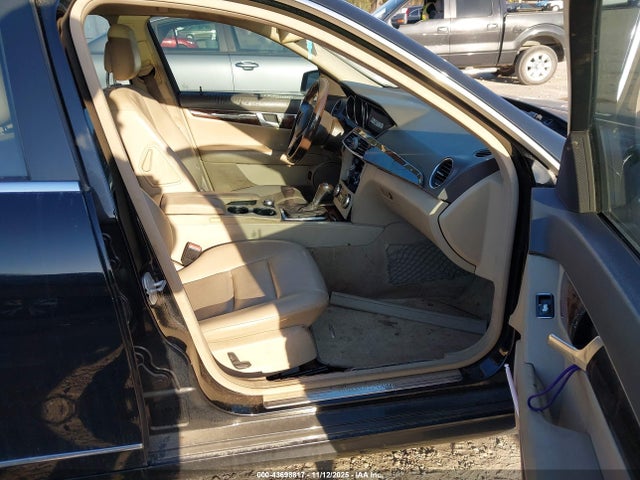 43698817 :رقم المزاد ، WDDGF4HB6DA850053 vin ، 2013 Mercedes-benz C 250 Luxury/sport مزاد بيع