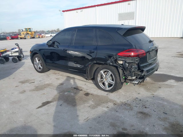 2016 PORSCHE CAYENNE WP1AB2A28GLA96011 Photo 2