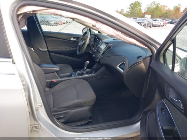 2018 CHEVROLET CRUZE 1G1BE5SM1J7170196 Photo 4