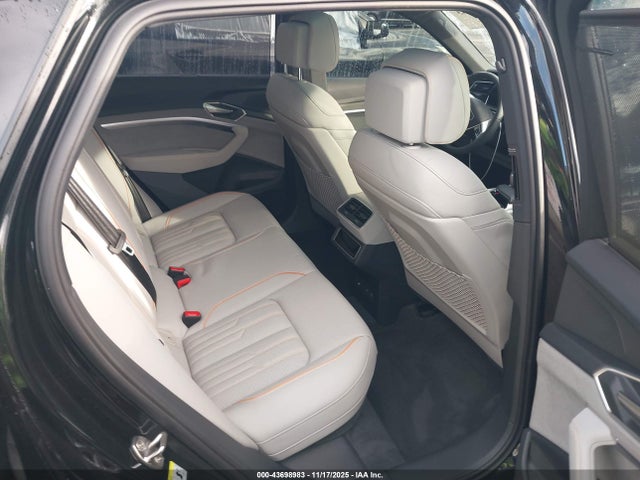 2024 Audi Q8 E-tron Prestige Quattro მანქანა იყიდება აუქციონზე, vin: WA16AAGE3RB061532, აუქციონის ნომერი: 43698983