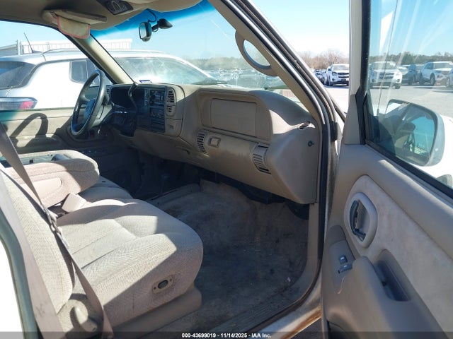 Продаж на аукціоні авто 1999 Chevrolet Suburban 1500 Lt, vin: 3GNFK16R1XG134206, номер лоту: 43699019