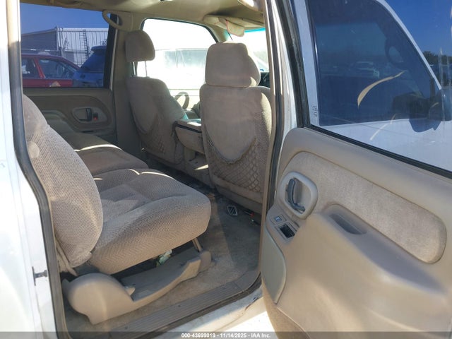 Продаж на аукціоні авто 1999 Chevrolet Suburban 1500 Lt, vin: 3GNFK16R1XG134206, номер лоту: 43699019