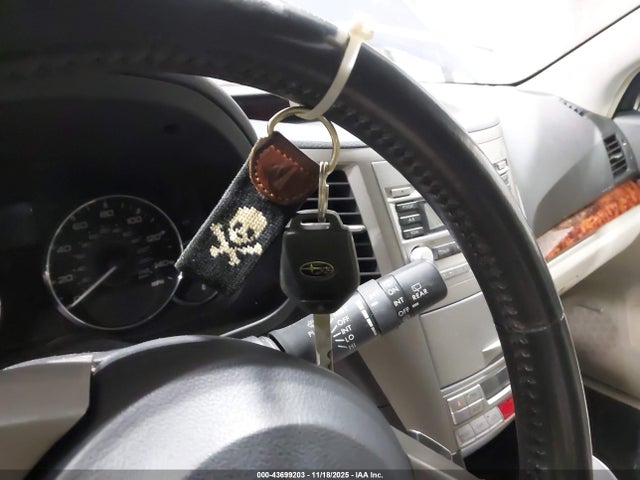 43699203 :رقم المزاد ، 4S4BRBKC6B3352854 vin ، 2011 Subaru Outback 2.5i Limited مزاد بيع