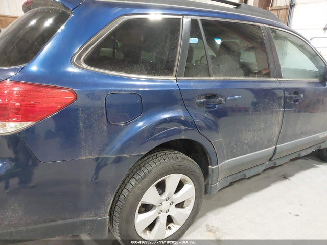 43699203 :رقم المزاد ، 4S4BRBKC6B3352854 vin ، 2011 Subaru Outback 2.5i Limited مزاد بيع