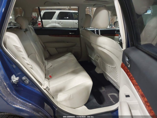 43699203 :رقم المزاد ، 4S4BRBKC6B3352854 vin ، 2011 Subaru Outback 2.5i Limited مزاد بيع