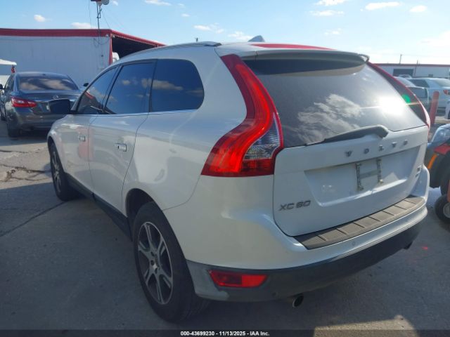 2011 VOLVO XC60 YV4902DZ0B2152733 Photo 2
