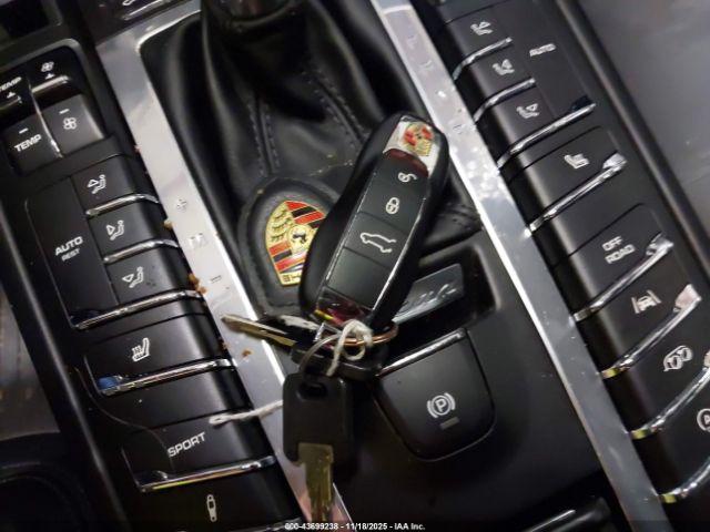 2018 PORSCHE MACAN WP1AG2A52JLB62345 Photo 10