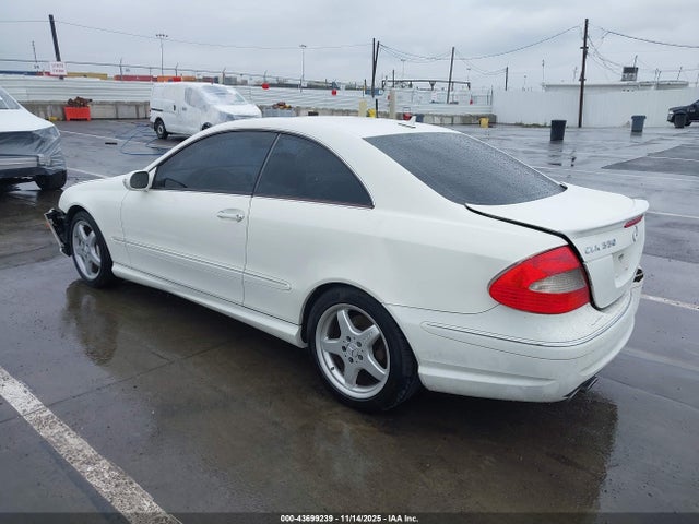 2009 MERCEDES-BENZ CLK 550 WDBTJ72H29F266067 Photo 2