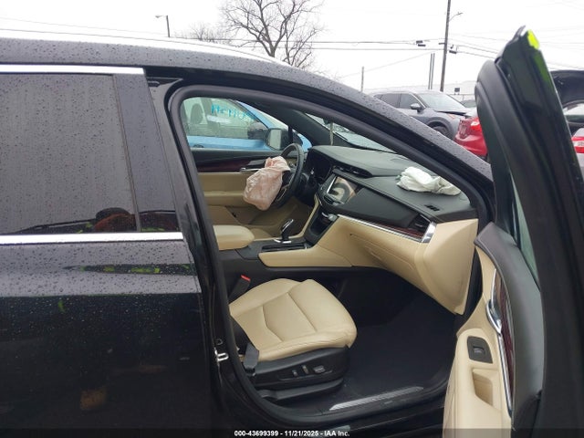 2018 CADILLAC XT5 1GYKNCRS9JZ140779 Photo 4