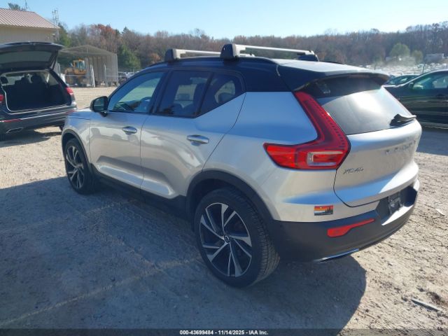 2019 VOLVO XC40 YV4162UM5K2096501 Photo 2