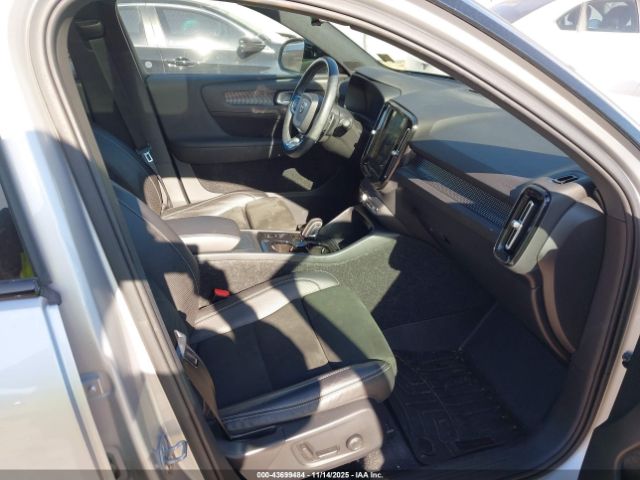 2019 VOLVO XC40 YV4162UM5K2096501 Photo 4