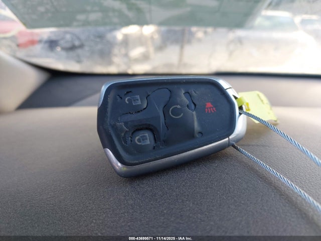 2019 CADILLAC XT4 1GYAZAR46KF110194 Photo 10