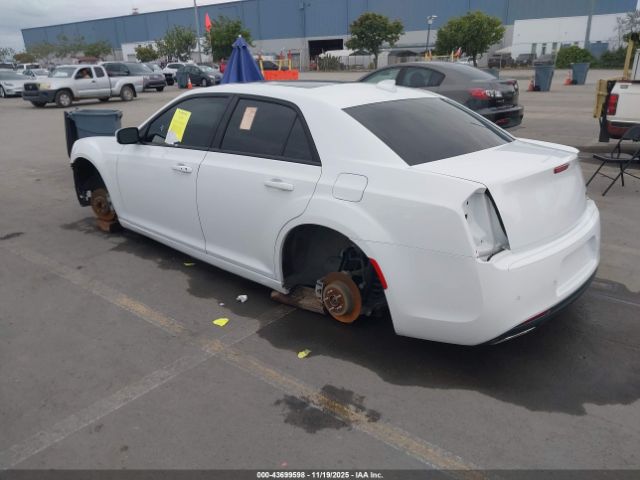 2022 CHRYSLER 300 2C3CCABGXNH167655 Photo 2
