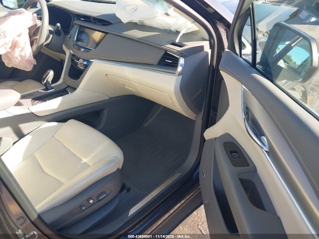 2017 CADILLAC XT5 1GYKNBRS7HZ131504 Photo 4