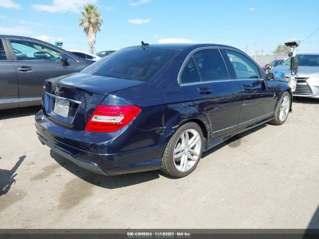 2013 MERCEDES-BENZ C 250 WDDGF4HB0DR298700 Photo 3