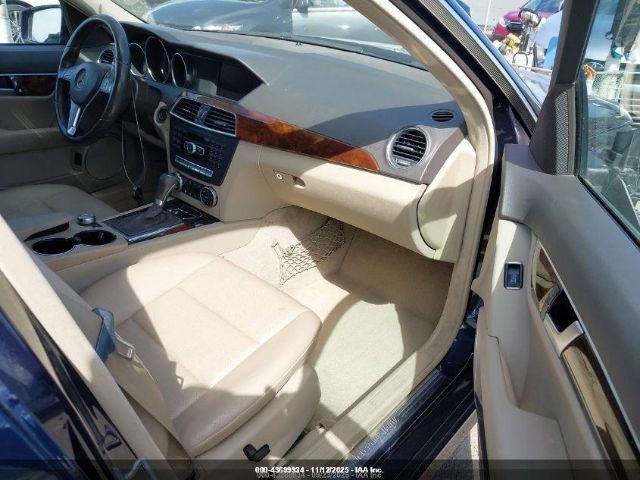 2013 MERCEDES-BENZ C 250 WDDGF4HB0DR298700 Photo 4