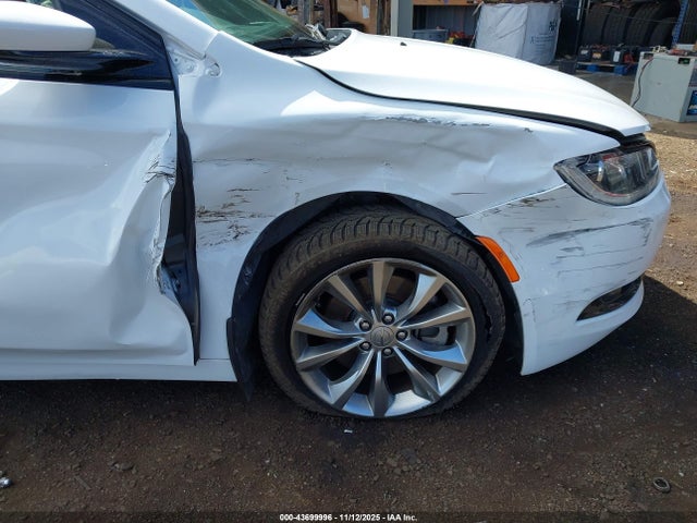 Chrysler 200 S 2015 1C3CCCDG8FN731885 Image 12