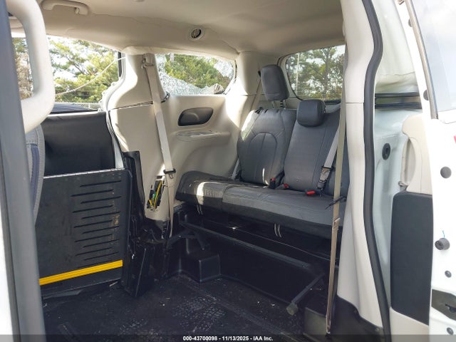Продаж на аукціоні авто 2022 Chrysler Voyager Lx, vin: 2C4RC1CG8NR103712, номер лоту: 43700098
