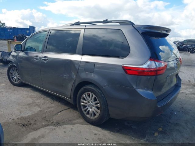 2017 TOYOTA SIENNA 5TDYZ3DCXHS897173 Photo 2