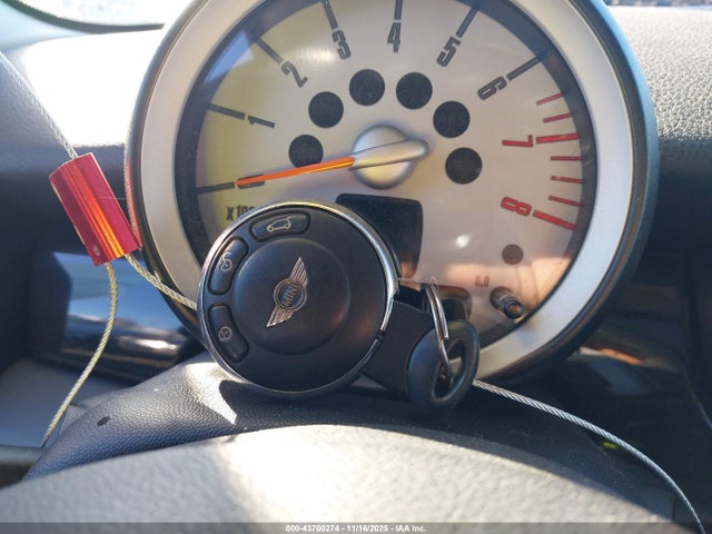 2009 MINI COOPER S WMWMF73599TW84278 Photo 10