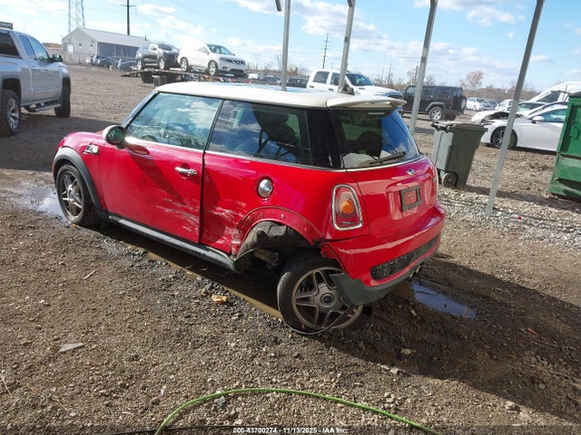 2009 MINI COOPER S WMWMF73599TW84278 Photo 2