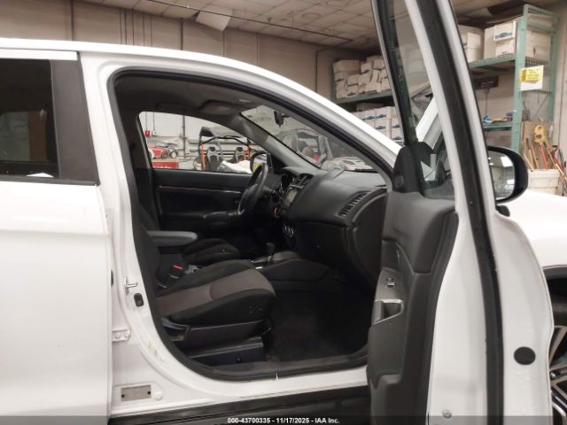 2018 MITSUBISHI OUTLANDER SPORT JA4AR3AUXJU005904 Photo 4