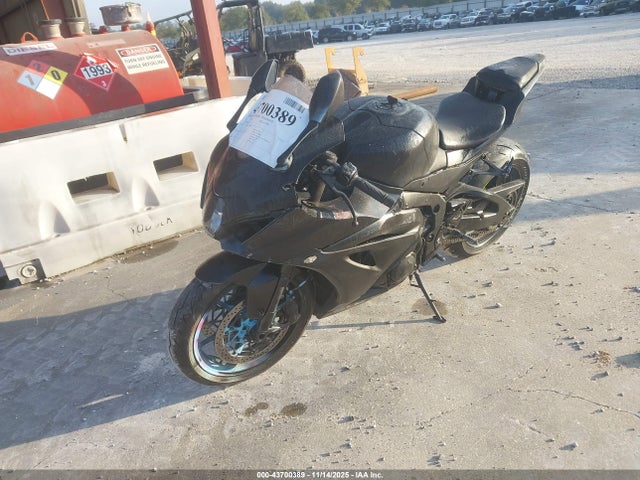 Suzuki GSX-R1000 2023 JS1DM11B2P7100172 Image 2