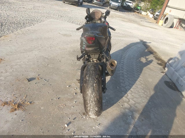 Suzuki GSX-R1000 2023 JS1DM11B2P7100172 Image 6