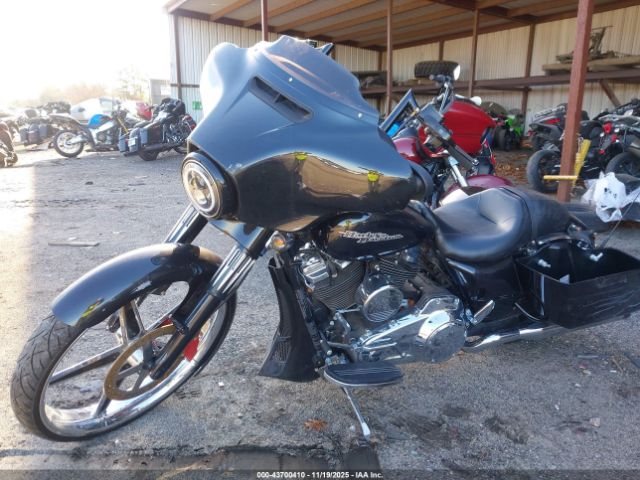 2018 HARLEY-DAVIDSON FLHX 1HD1KBC18JB616788 Photo 1
