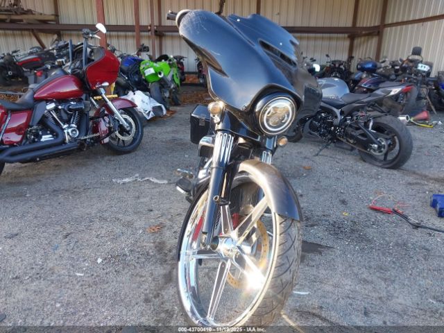 2018 HARLEY-DAVIDSON FLHX 1HD1KBC18JB616788 Photo 4