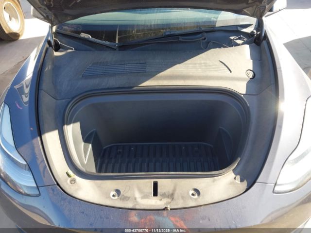 2021 TESLA MODEL Y 5YJYGDEE8MF104642 Photo 9