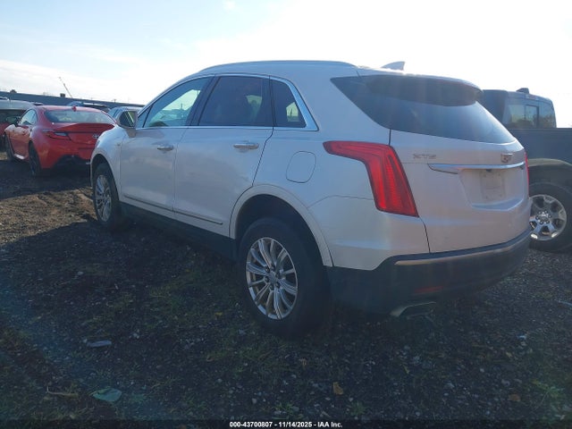 2017 CADILLAC XT5 1GYKNARS6HZ321238 Photo 2