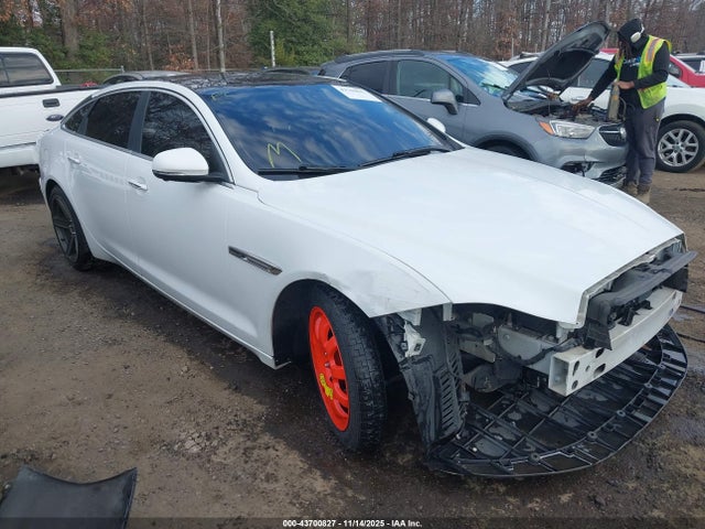 2016 JAGUAR XJ SAJWA2G77G8V94606
