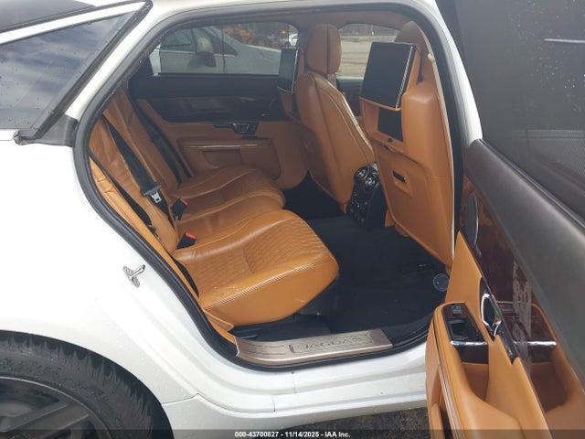 2016 JAGUAR XJ SAJWA2G77G8V94606 Photo 7